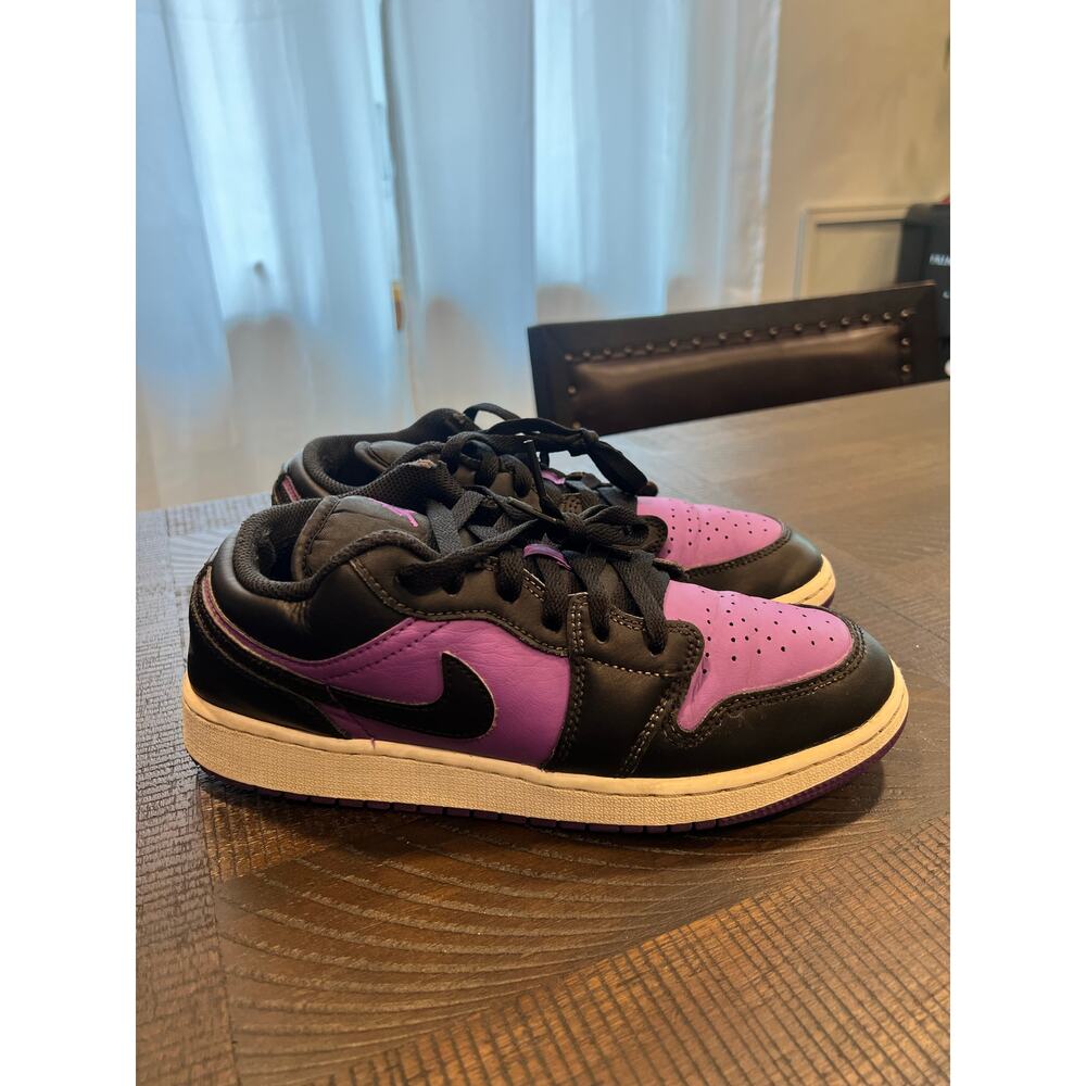 Nike Jordan purple venom 1 low size 6.5 youth